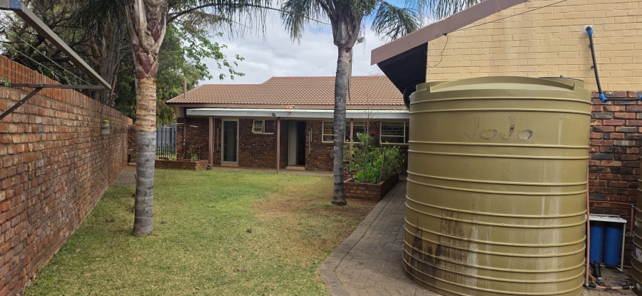 4 Bedroom Property for Sale in Hillcrest Northern Cape
